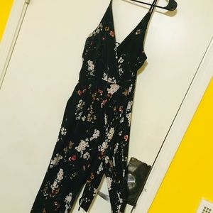 Nwot super cute one piece floral jumper